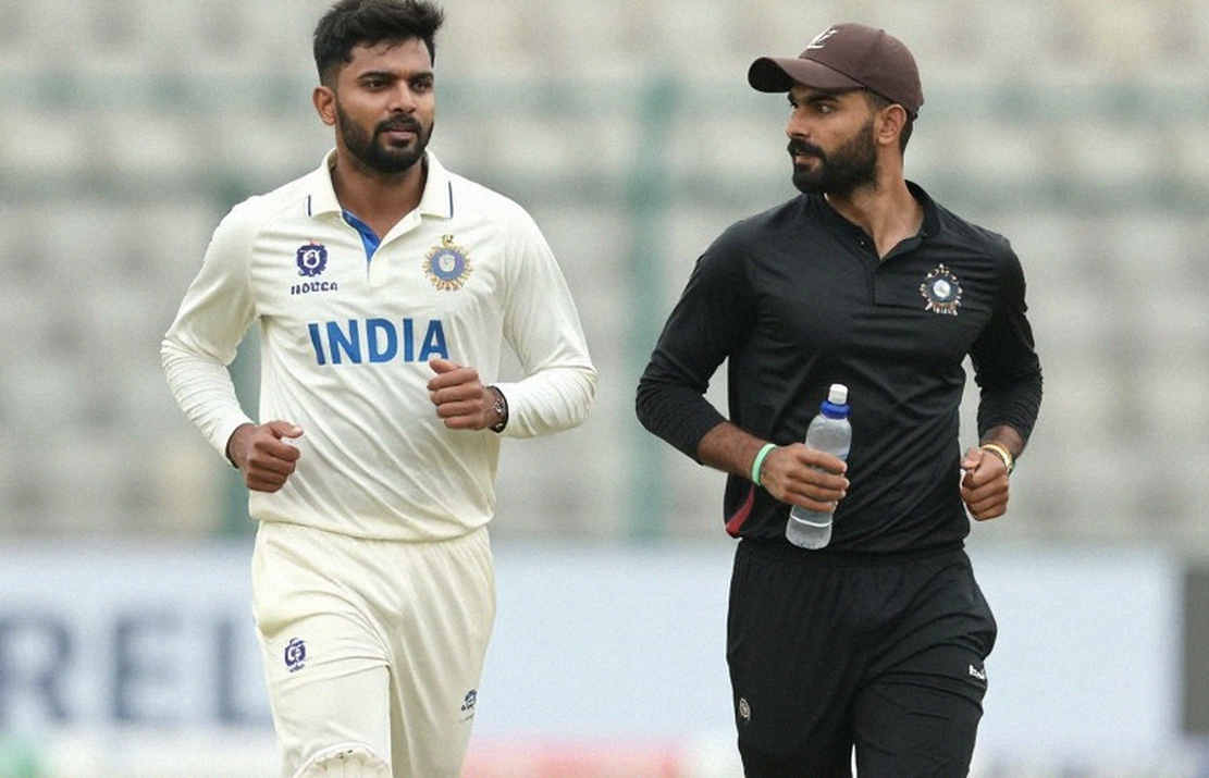 दिल्ली का स्पिन दांव: अमित मिश्रा का क्लिपबोर्ड और नटराजन के जाने का अनकहा हिसाब
